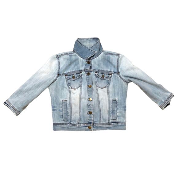 Forever 21 MEDIUM Slight Distress Light Wash Four Pocket Button Up Jean Jacket - Picture 10 of 13